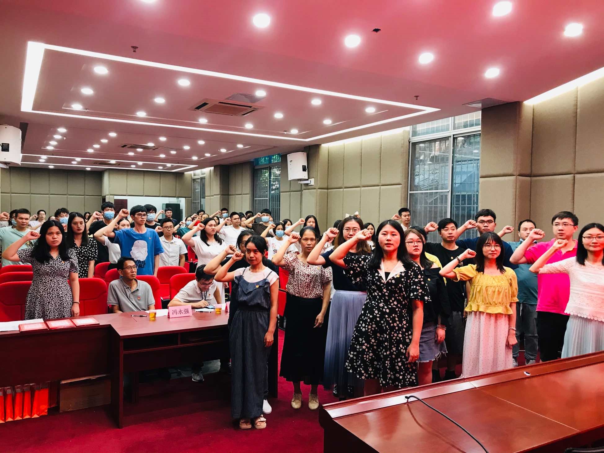 白云山必发7790公司团委举行“重温革命历史·传承奋斗精神”主题团日活动暨五四表扬及超龄团员离团仪式