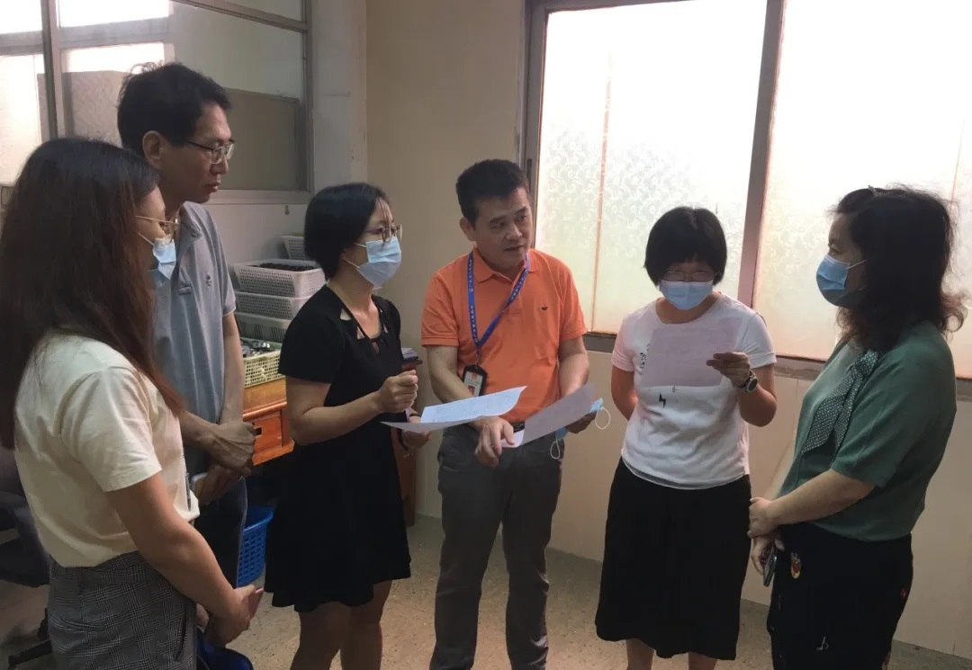 广州市海珠区市场羁系局专家一行到白云山必发7790公司举行计量检查指导