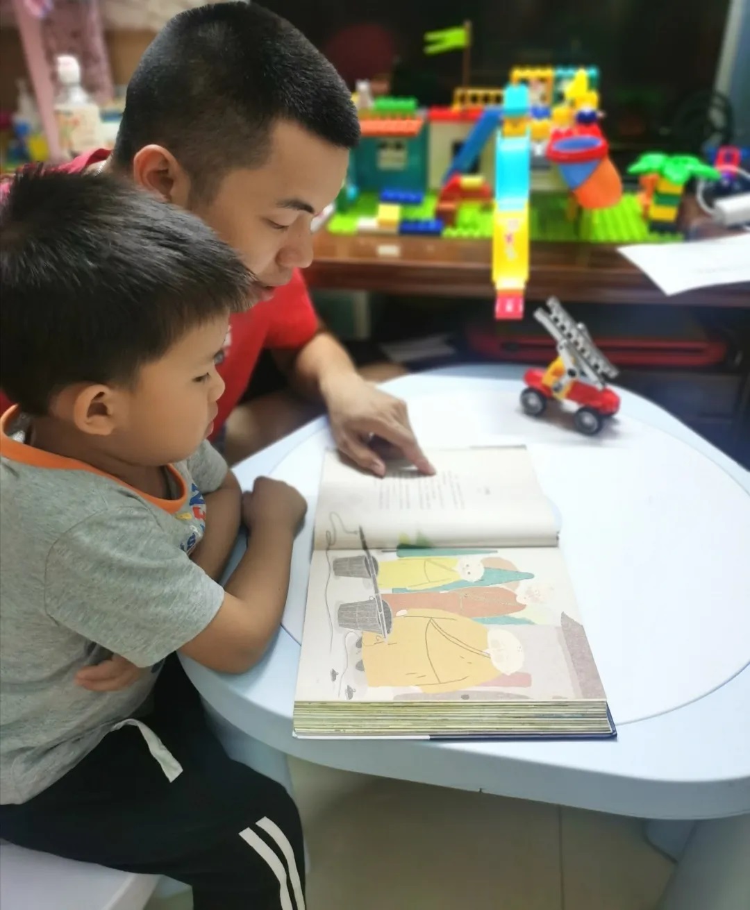 滋润童心，孕育幸！自粕奖胤7790开展“六一”儿童节活动