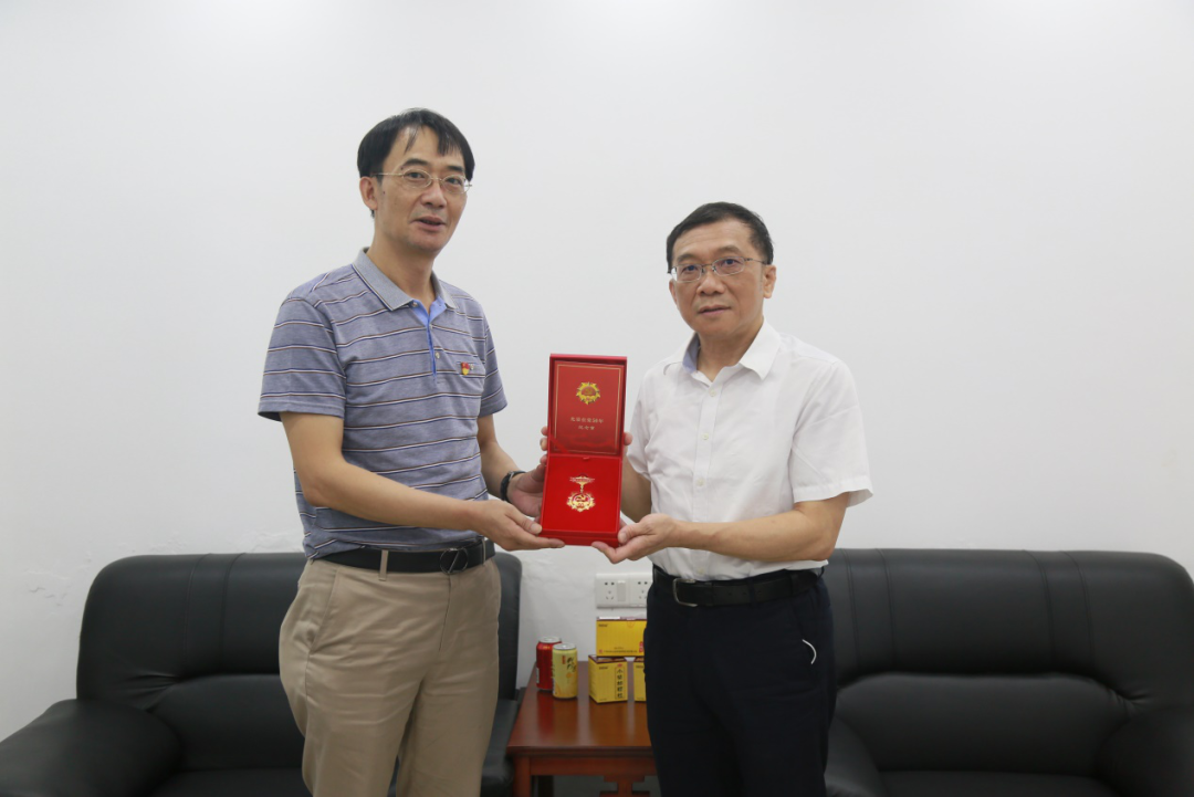 共忆党史话初心，，矢志不渝跟党走 ——白云山必发7790公司“七一”前夕慰问离休干部刘玉珍同志