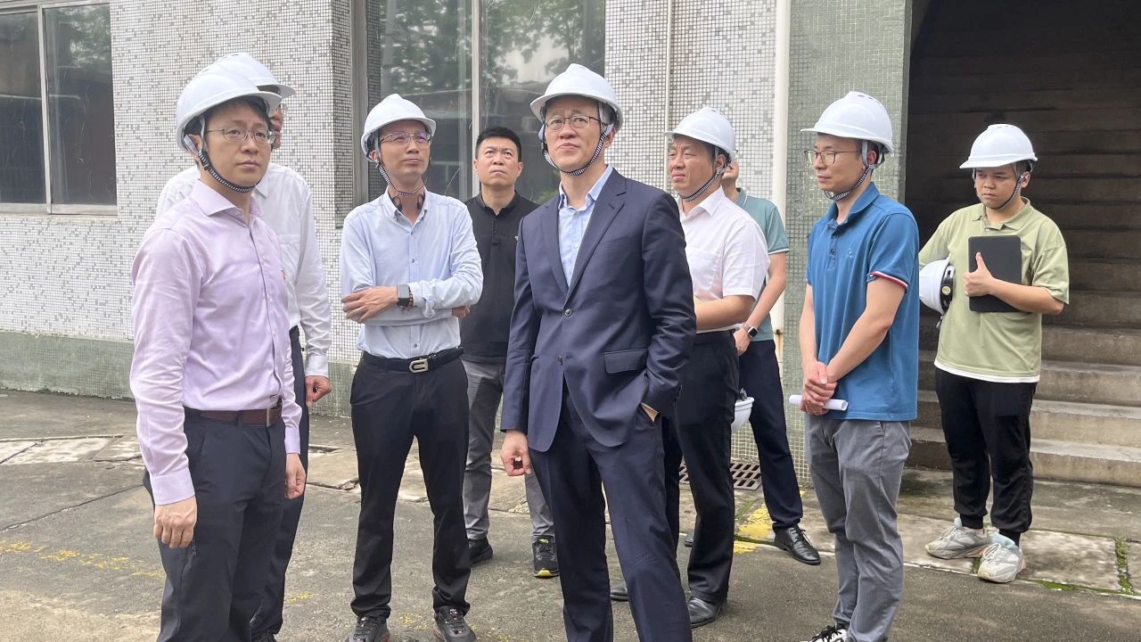 “五一”节前，广药集团党委副书记、、、副董事长、、、总司理杨军带队到白云山必发7790公司开展清静检查事情