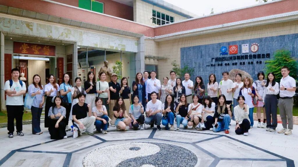 “校企协同育英才，，，双轮驱动促开展”校企交流会在白云山必发7790制药乐成举行