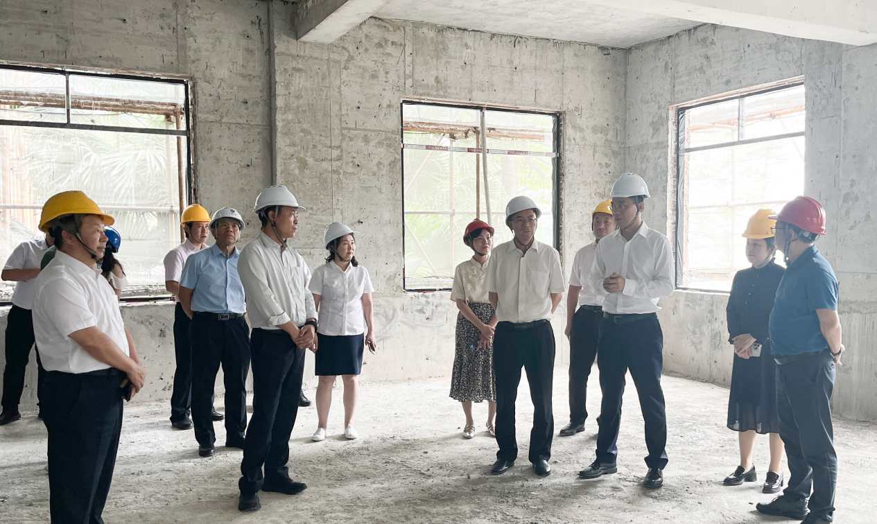 广药集团向导一行到白云山必发7790制药开展生产谋划调研