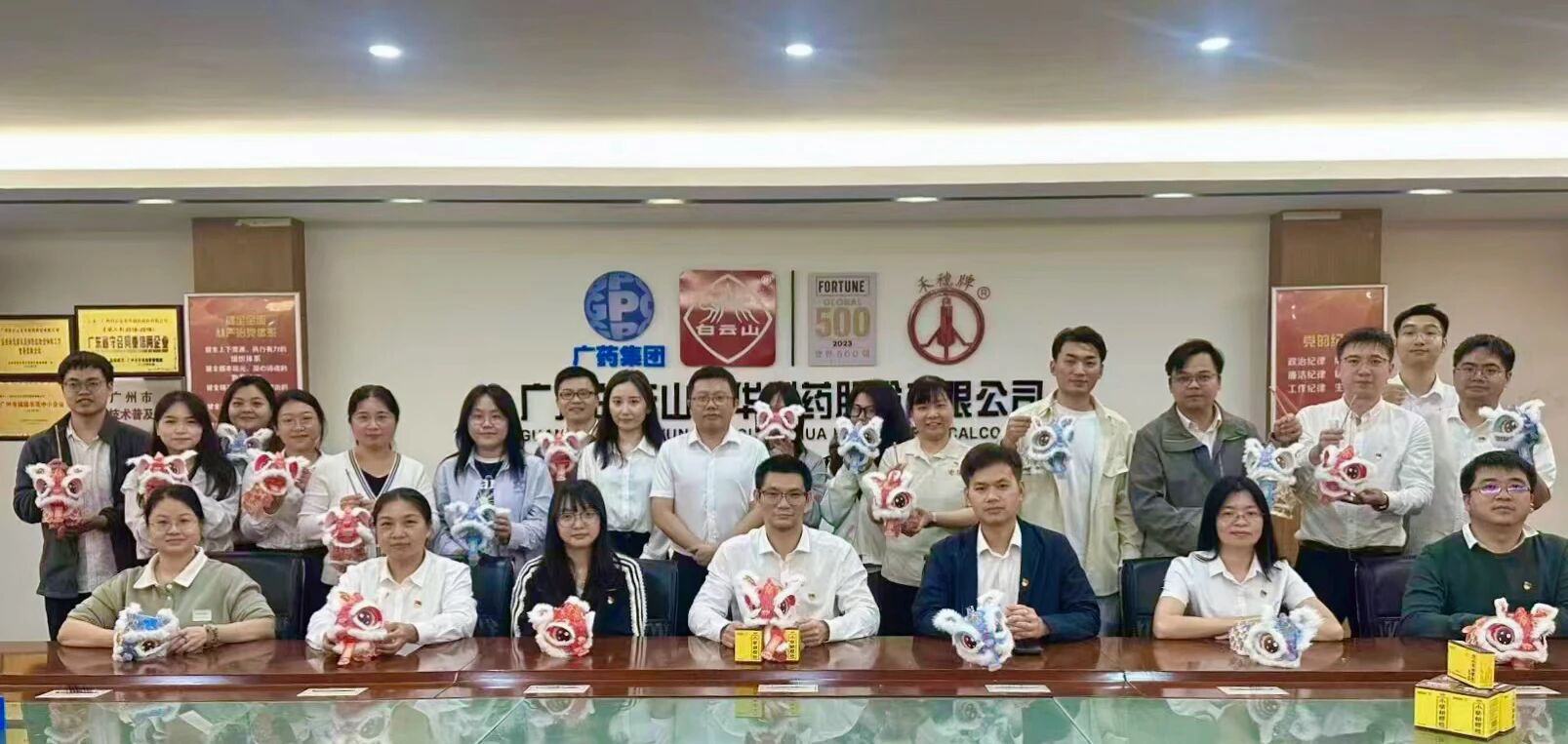 白云山必发7790公司举行“灯耀元宵扬正气，，马驰新岁守清廉”主题活动
